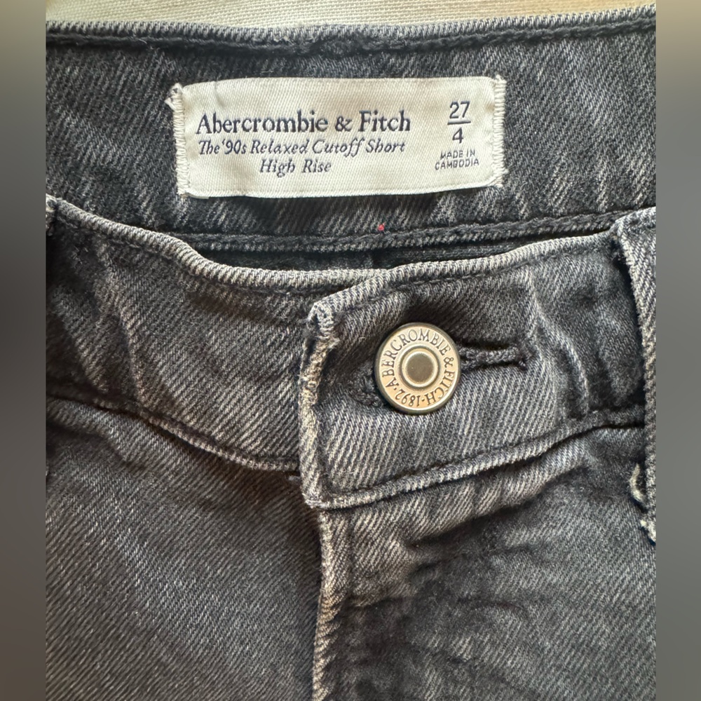 Abercrombie & Fitch Black 90s high rise raw hem jean shorts - Picture 5 of 8